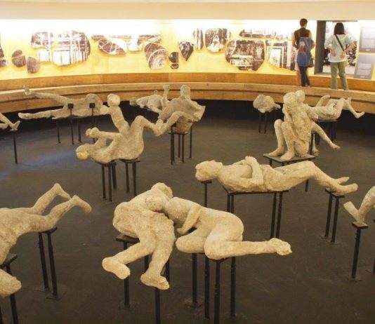 Galeria zdjęć skamieniałych ciał z Pompejów które… (GALERIA)