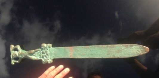 Rzymski miecz odkryty na „Wyspie Dębów”!