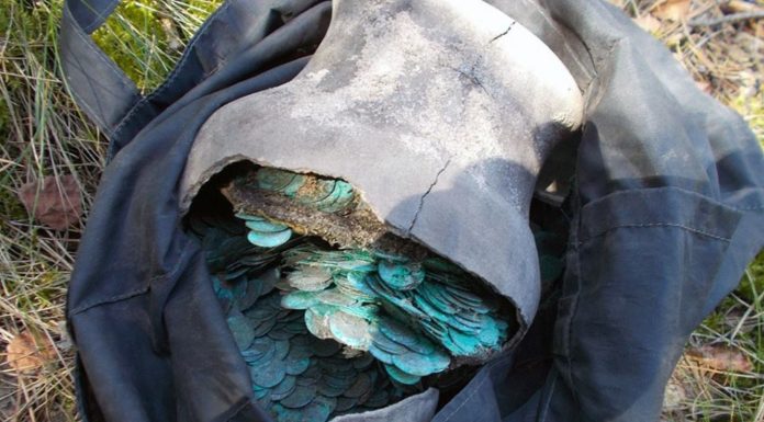 Niesamowity skarb srebrnych monet odkryty na Ukrainie (GALERIA)