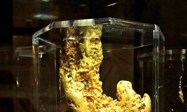 Największy złoty samorodek odkryty przy pomocy wykrywacza metalu!