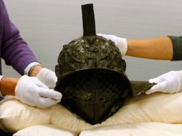 Odkryty w Pompejach liczący sobie 2000 lat świetnie zachowany hełm gladiatora