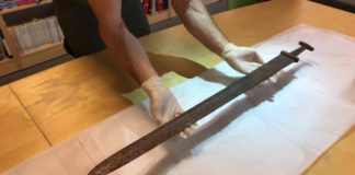 Świetnie zachowany miecz Wikingów odkryty na terenie Norwegii.