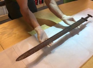 Świetnie zachowany miecz Wikingów odkryty na terenie Norwegii.