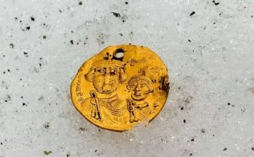 Ciekawa złota bizantyjska moneta znaleziona przez poszukiwacza ze wschodu