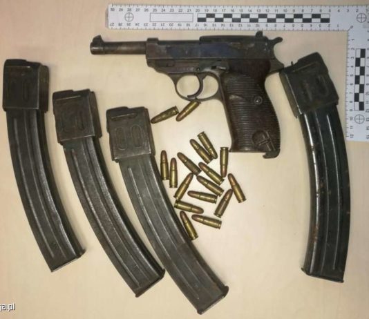 Znalazł broń na poddaszu remontując kupiony dom