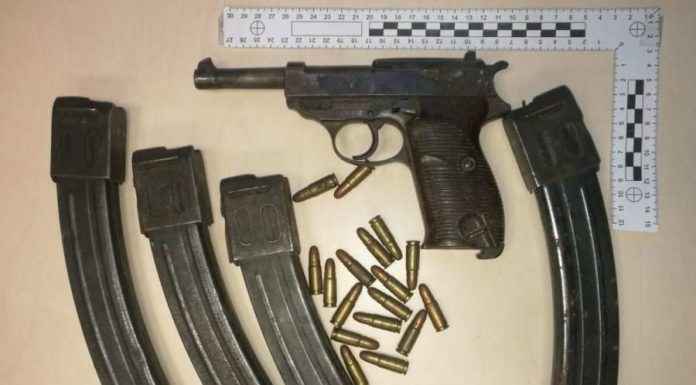 Znalazł broń na poddaszu remontując kupiony dom