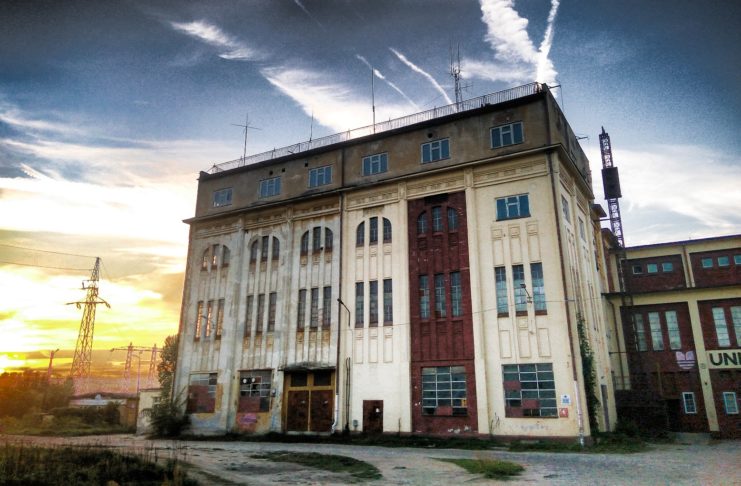 Zakład produkcyjny 'Unitra-Eltra’ – czyli historyczne miejsce które popada w ruinę (Galeria)