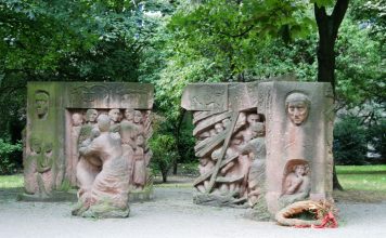 Protest kobiet w Rosenstrasse – mało znana historia sprzed 77 lat