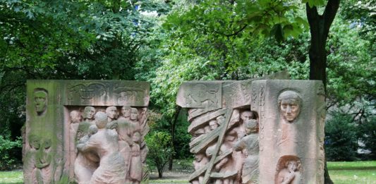 Protest kobiet w Rosenstrasse – mało znana historia sprzed 77 lat