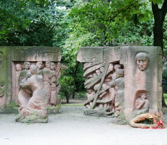 Protest kobiet w Rosenstrasse – mało znana historia sprzed 77 lat