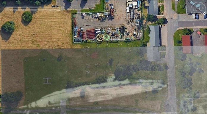 „Podziemny okręt” Admiral Scheer po 74 latach wciąż widoczny z satelity…