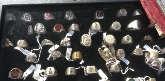 Zabytki i antyki – jak bezpiecznie kupować na allegro i giełdach!