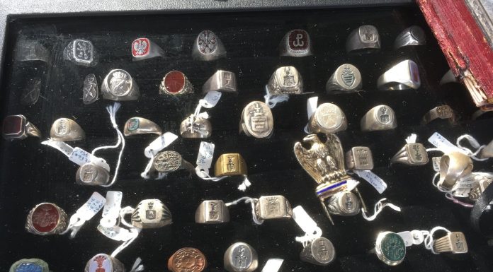 Zabytki i antyki – jak bezpiecznie kupować na allegro i giełdach!