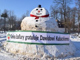 Zbudowali bałwana dla Dawida Kubackiego – konserwator zabytków kazał go usunąć.