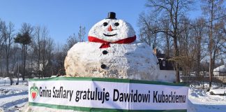 Zbudowali bałwana dla Dawida Kubackiego – konserwator zabytków kazał go usunąć.
