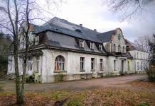 Zespół pałacowy we wsi Nacław, rodu von Sedenów – doprowadzony na skraj ruiny… (GALERIA)