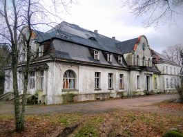 Zespół pałacowy we wsi Nacław, rodu von Sedenów – doprowadzony na skraj ruiny… (GALERIA)