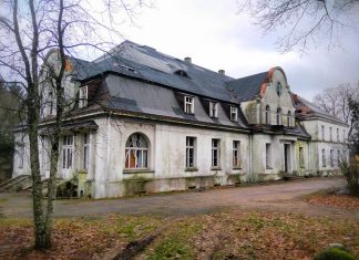 Zespół pałacowy we wsi Nacław, rodu von Sedenów – doprowadzony na skraj ruiny… (GALERIA)