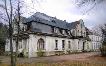 Zespół pałacowy we wsi Nacław, rodu von Sedenów – doprowadzony na skraj ruiny… (GALERIA)