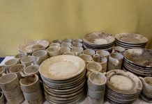 Wiemy skąd w Gorzowie znalazło się setki kompletów porcelany! Odgruzowano przedwojenny sklep…