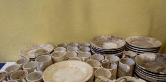 Wiemy skąd w Gorzowie znalazło się setki kompletów porcelany! Odgruzowano przedwojenny sklep…