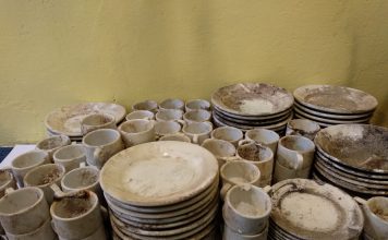 Wiemy skąd w Gorzowie znalazło się setki kompletów porcelany! Odgruzowano przedwojenny sklep…