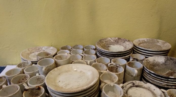 Wiemy skąd w Gorzowie znalazło się setki kompletów porcelany! Odgruzowano przedwojenny sklep…