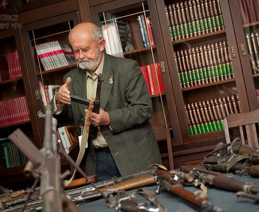 Kolekcja blisko 200 sztuk broni Powstańca Warszawskiego, której zwrot właścicielowi nakazał naszym sądom Trybunał w Strasburgu… (GALERIA)