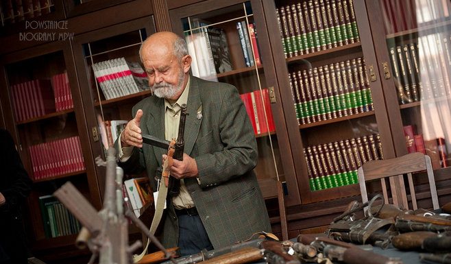 Kolekcja blisko 200 sztuk broni Powstańca Warszawskiego, której zwrot właścicielowi nakazał naszym sądom Trybunał w Strasburgu… (GALERIA)