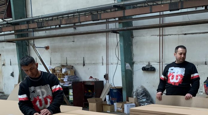 Symbol „Polski Walczącej” na odzieży roboczej pracowników na Słowacji!