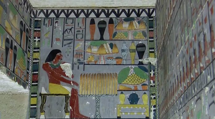 Otwarcie grobowca Khuwy liczącego 4,4 tys. lat, odkrytego ostatnio nieopodal Gizy (GALERIA + WIDEO)