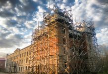 Powracający do blasku pałac z XVII wieku we wsi Kozia Góra (GALERIA)