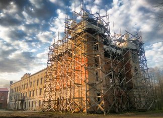 Powracający do blasku pałac z XVII wieku we wsi Kozia Góra (GALERIA)