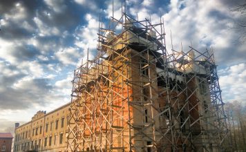 Powracający do blasku pałac z XVII wieku we wsi Kozia Góra (GALERIA)