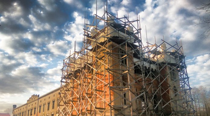 Powracający do blasku pałac z XVII wieku we wsi Kozia Góra (GALERIA)