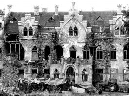 Uroczy neogotycki pałac Podwilcze w zach-pom. dosłownie znika w oczach! (GALERIA)