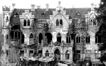 Uroczy neogotycki pałac Podwilcze w zach-pom. dosłownie znika w oczach! (GALERIA)