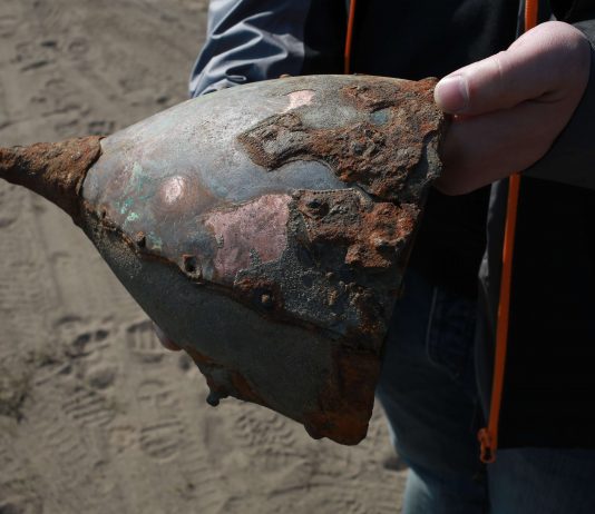 Sensacyjne odkrycie nad brzegiem Berezyny na Białorusi – unikalny hełm z X wieku!