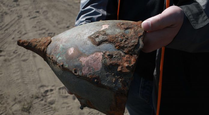Sensacyjne odkrycie nad brzegiem Berezyny na Białorusi – unikalny hełm z X wieku!