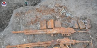 Wykopał w ogródku dwa karabiny maszynowe Browning z okresu II Wojny Światowej