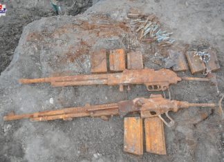 Wykopał w ogródku dwa karabiny maszynowe Browning z okresu II Wojny Światowej