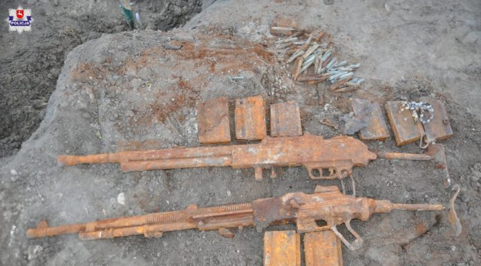 Wykopał w ogródku dwa karabiny maszynowe Browning z okresu II Wojny Światowej