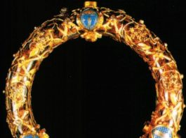 Uratowano jedną z najcenniejszych relikwii chrześcijaństwa – koronę cierniową z Katedry Notre Dame!