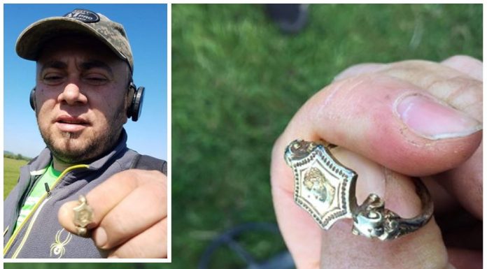 Pierścień z XVI wieku znaleziony przez Polaka przy pomocy wykrywacza metali (GALERIA)