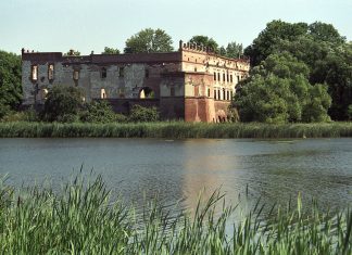 Nie będzie odbudowy zamku w Krupem. Przepadło 8,5 mln bo nie dołożyli brakujące 1,5…