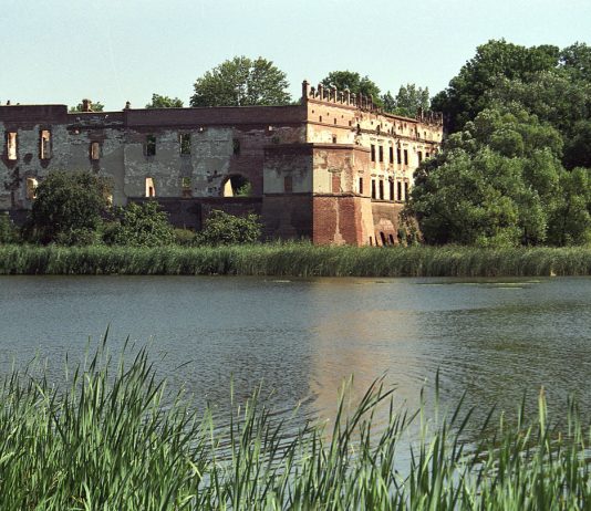 Nie będzie odbudowy zamku w Krupem. Przepadło 8,5 mln bo nie dołożyli brakujące 1,5…