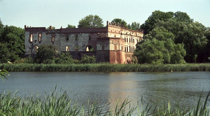 Nie będzie odbudowy zamku w Krupem. Przepadło 8,5 mln bo nie dołożyli brakujące 1,5…