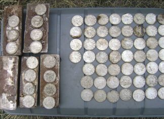 Depozyt ponad 14 kg srebra odkryty na Syberii (GALERIA)