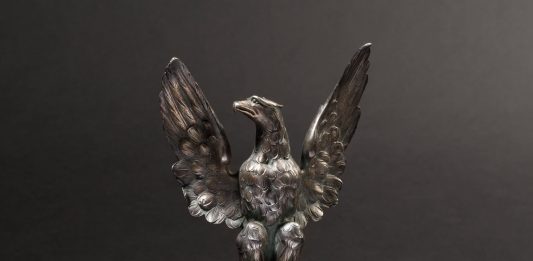 Zaginiony orzeł z głowicy sztandaru 1 Pułku Strzelców Podhalańskich na niemieckiej aukcji!