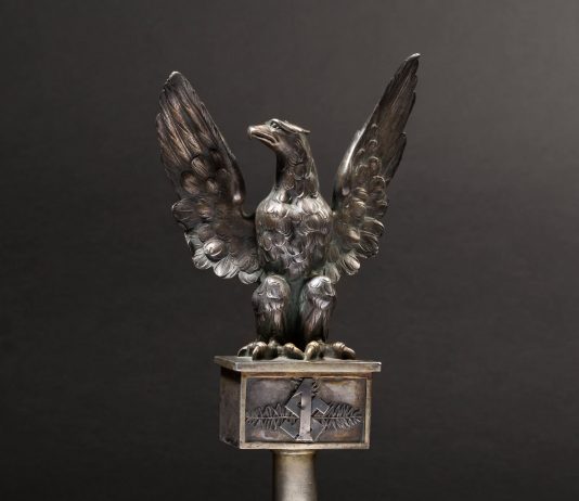 Zaginiony orzeł z głowicy sztandaru 1 Pułku Strzelców Podhalańskich na niemieckiej aukcji!